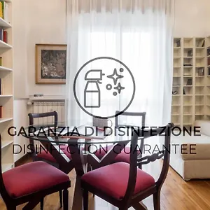 https://italianway-pericle-5.italymilanhotels.net